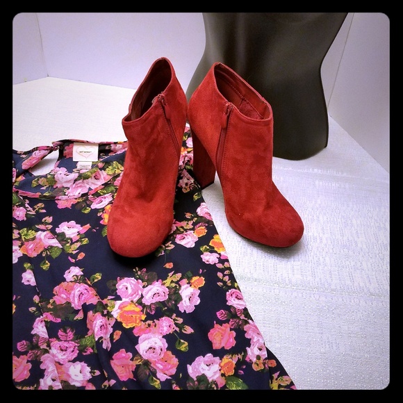 Diba Shoes - Diba East Brick Red Faux Suede Booties  5 In Heels